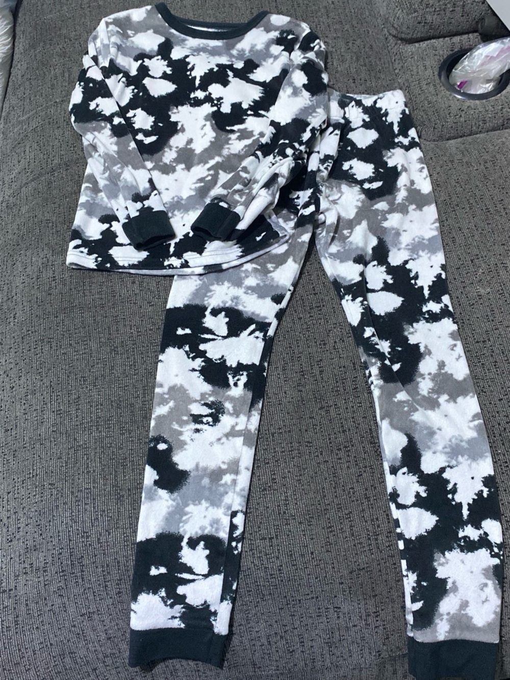 Cat & Jack Black, Gray & White Tie-Dye Pajama Set (READ DESC)